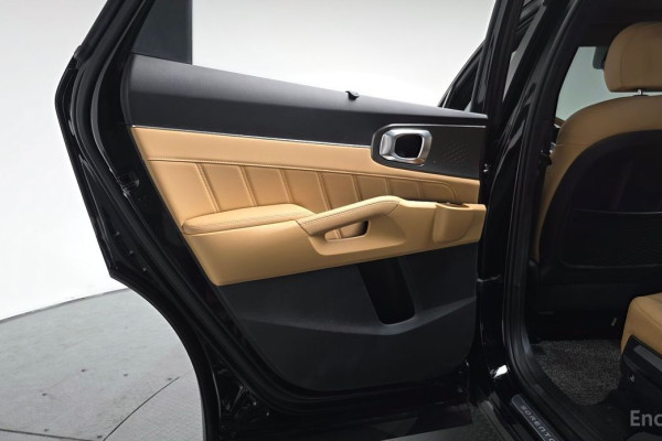 2023 Kia Sorento с пробегом 31 914 км