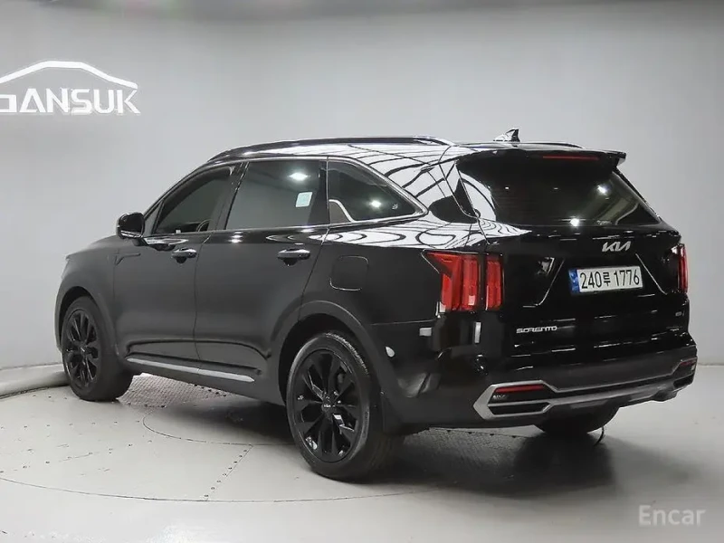 2023 Kia Sorento с пробегом 14 328 км