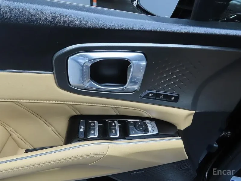 2023 Kia Sorento с пробегом 14 328 км