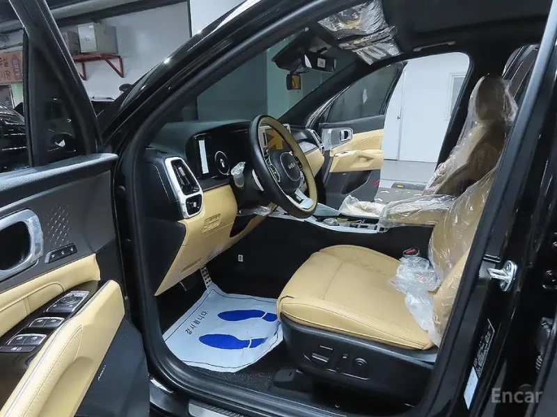 2023 Kia Sorento с пробегом 14 328 км