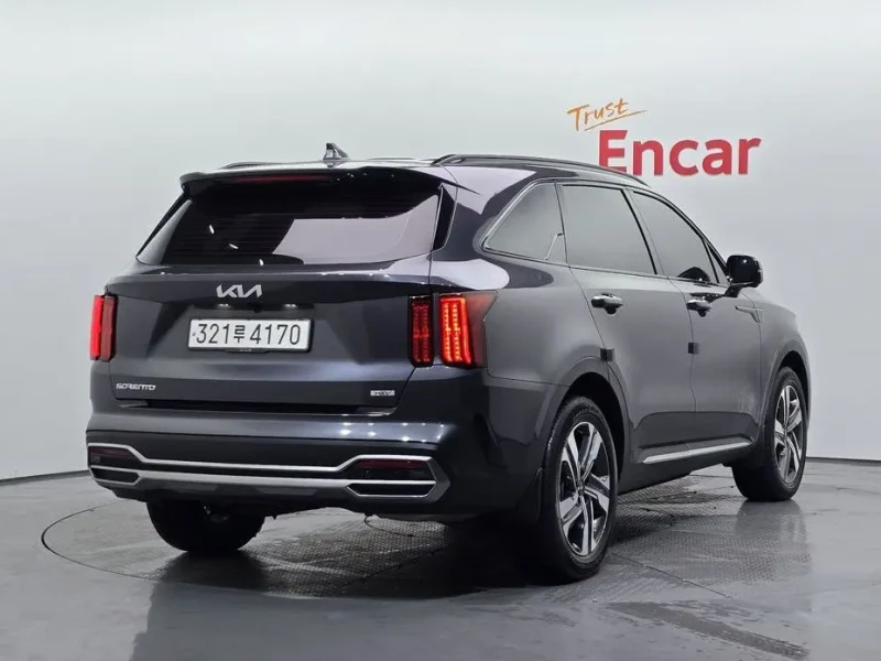 2023 Kia Sorento с пробегом 23 439 км