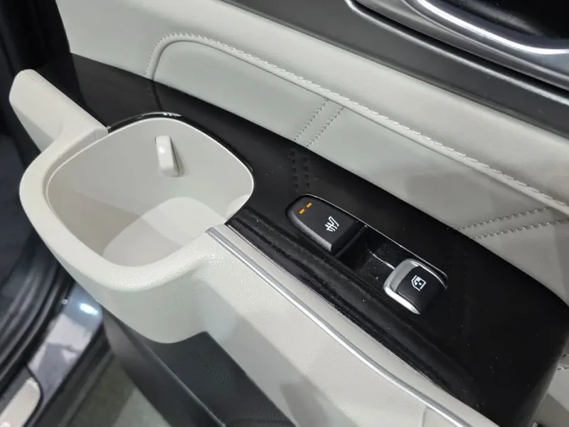 2023 Kia Sorento с пробегом 23 439 км