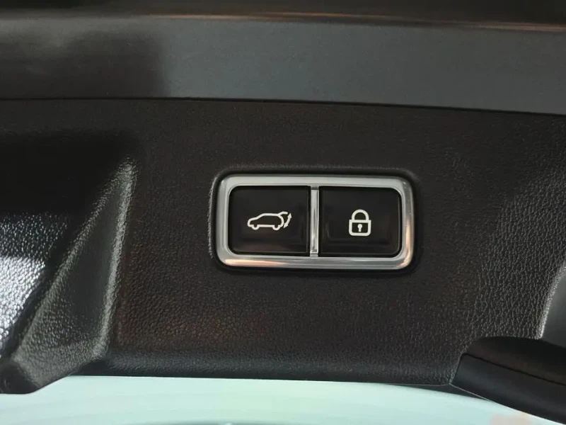 2023 Kia Sorento с пробегом 23 439 км