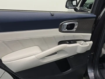 2023 Kia Sorento с пробегом 23 439 км