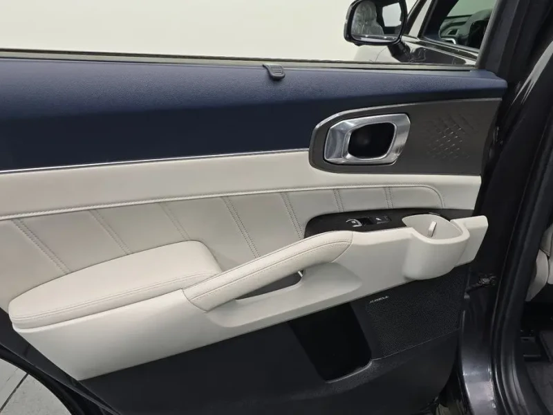 2023 Kia Sorento с пробегом 23 439 км