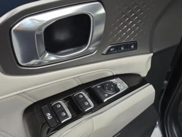 2023 Kia Sorento с пробегом 23 439 км