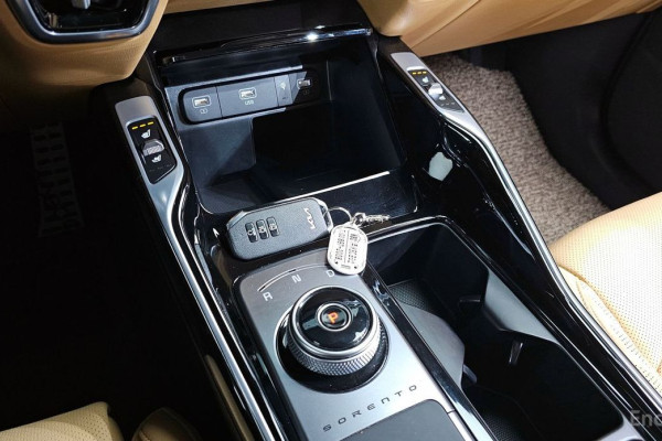 2023 Kia Sorento с пробегом 27 082 км