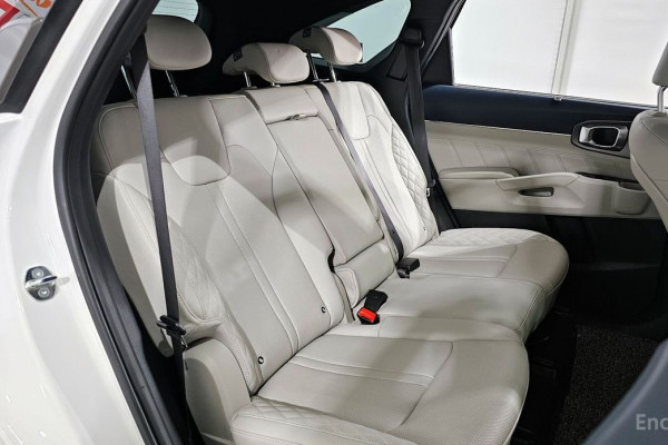 2023 Kia Sorento с пробегом 33 114 км