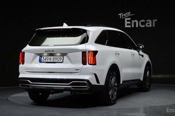 2023 Kia Sorento с пробегом 121 642 км