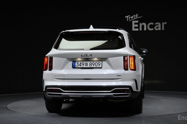 2023 Kia Sorento с пробегом 121 642 км