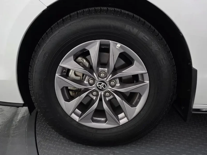 2023 Toyota Sienna с пробегом 41 447 км