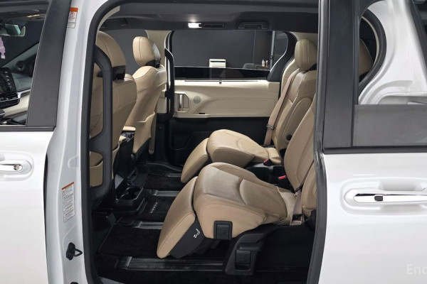 2023 Toyota Sienna с пробегом 41 447 км