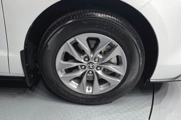 2024 Toyota Sienna с пробегом 37 370 км