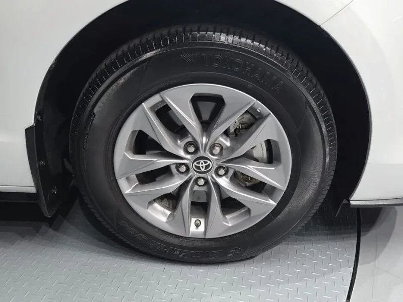 2024 Toyota Sienna с пробегом 37 370 км