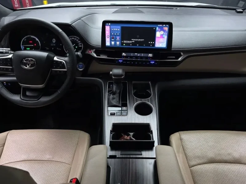2024 Toyota Sienna с пробегом 37 370 км