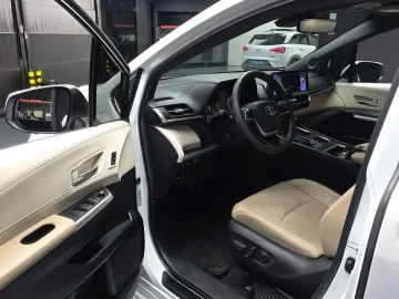 2024 Toyota Sienna с пробегом 37 370 км