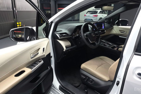 2024 Toyota Sienna с пробегом 37 370 км