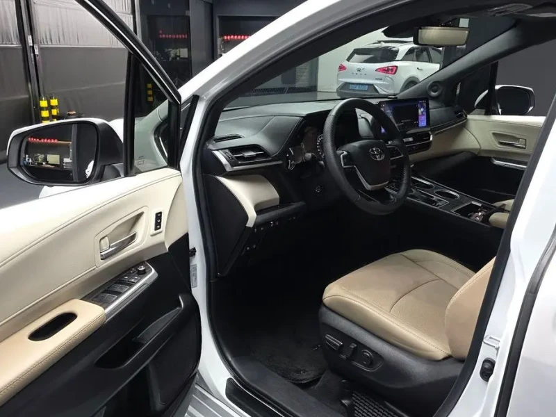 2024 Toyota Sienna с пробегом 37 370 км