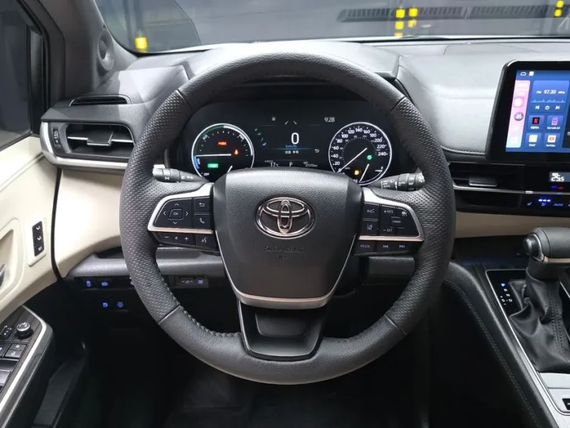 2024 Toyota Sienna с пробегом 37 370 км