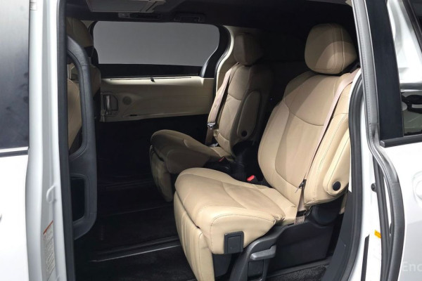 2024 Toyota Sienna с пробегом 37 370 км