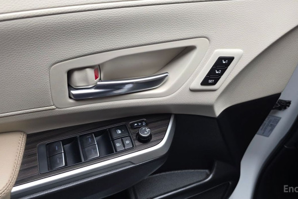 2024 Toyota Sienna с пробегом 37 370 км