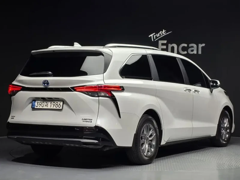 2024 Toyota Sienna с пробегом 20 869 км