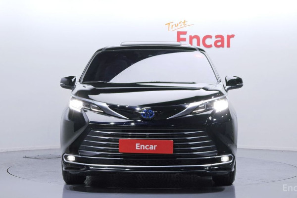 2024 Toyota Sienna с пробегом 6 376 км