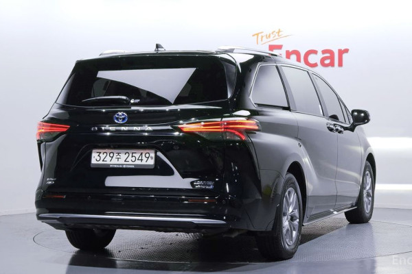 2024 Toyota Sienna с пробегом 6 376 км