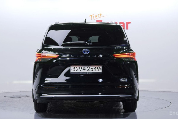 2024 Toyota Sienna с пробегом 6 376 км