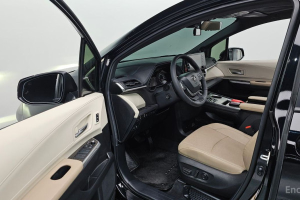 2024 Toyota Sienna с пробегом 6 376 км