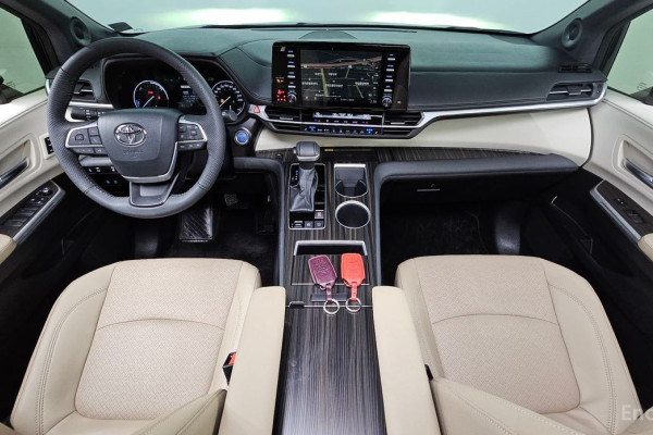 2024 Toyota Sienna с пробегом 6 376 км