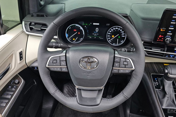 2024 Toyota Sienna с пробегом 6 376 км