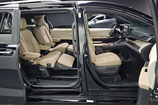 2024 Toyota Sienna с пробегом 6 376 км