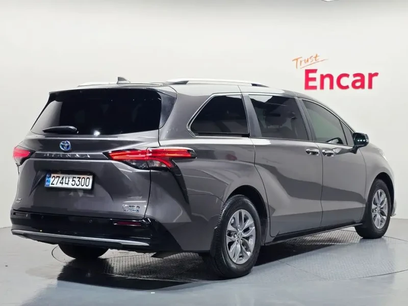 2024 Toyota Sienna с пробегом 29 098 км