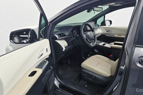 2024 Toyota Sienna с пробегом 29 098 км