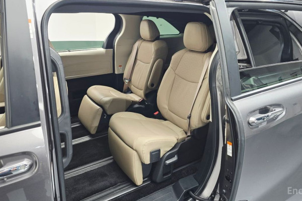 2024 Toyota Sienna с пробегом 29 098 км