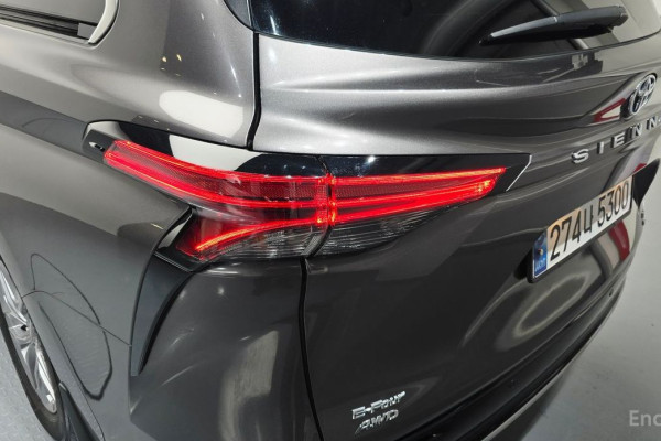 2024 Toyota Sienna с пробегом 29 098 км