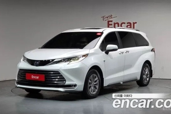 2024 Toyota Sienna с пробегом 19 928 км