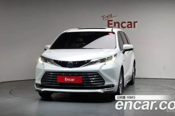 2024 Toyota Sienna с пробегом 19 928 км