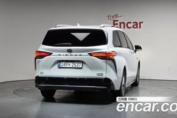 2024 Toyota Sienna с пробегом 19 928 км