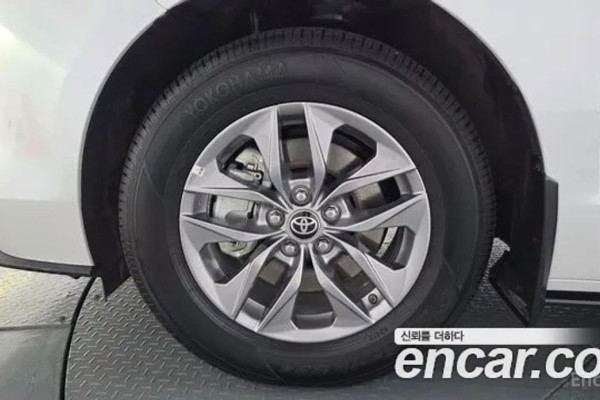 2024 Toyota Sienna с пробегом 19 928 км