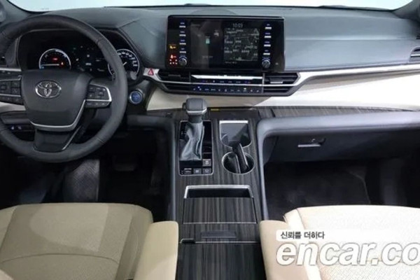 2024 Toyota Sienna с пробегом 19 928 км