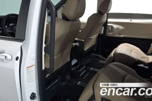 2024 Toyota Sienna с пробегом 19 928 км