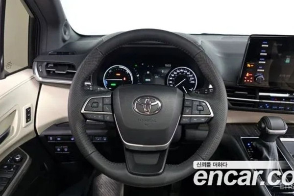 2024 Toyota Sienna с пробегом 19 928 км