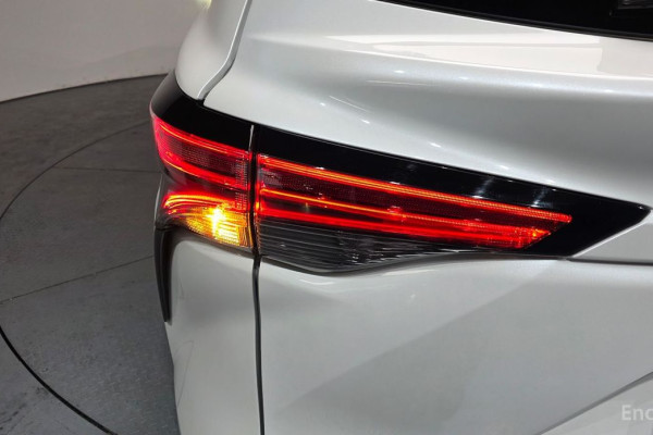 2024 Toyota Sienna с пробегом 19 928 км