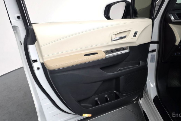 2024 Toyota Sienna с пробегом 19 928 км