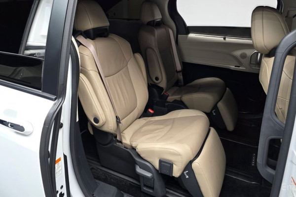 2024 Toyota Sienna с пробегом 19 928 км