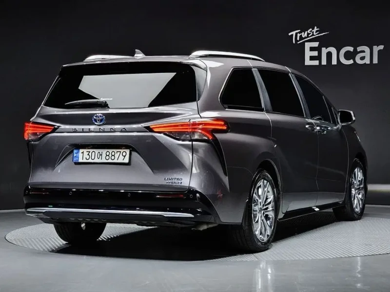 2023 Toyota Sienna с пробегом 24 968 км