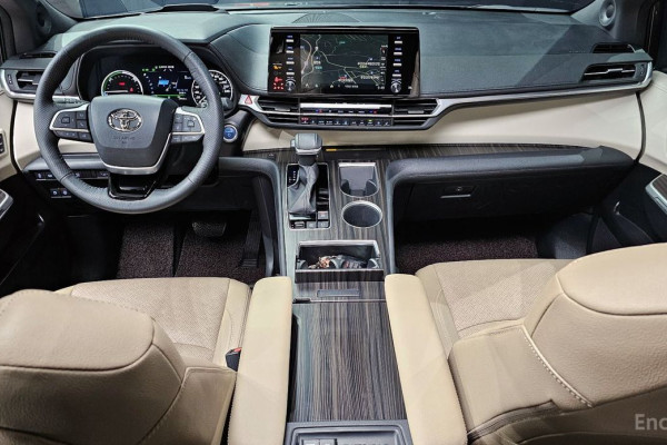 2023 Toyota Sienna с пробегом 24 968 км