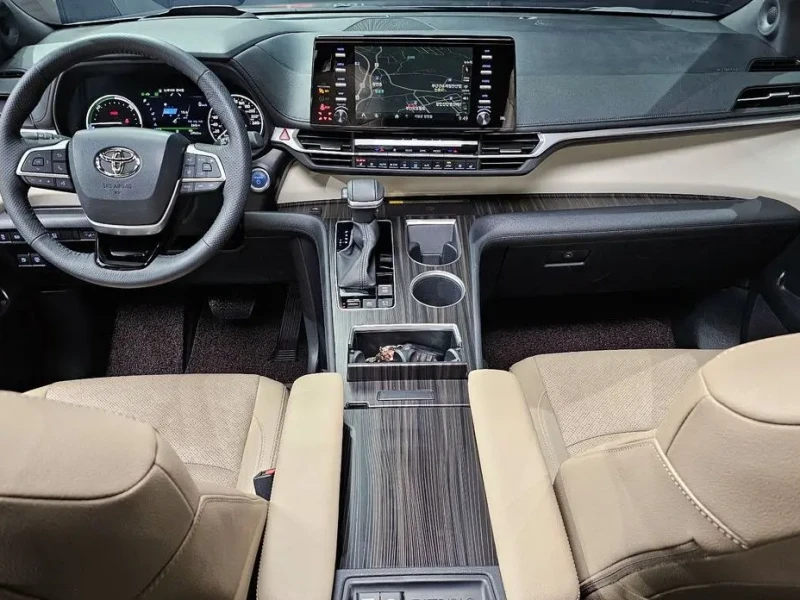 2023 Toyota Sienna с пробегом 24 968 км